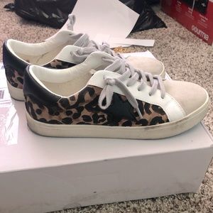 Steve Madden leopard pursued sneaker size 8.5